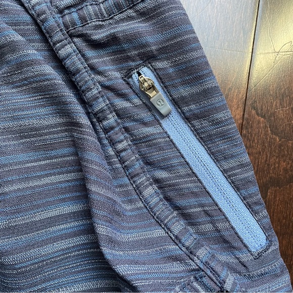 Lululemon Women's Tracker Shorts Size 8 Striped Blue Brief Lined - Picture 2 of 5